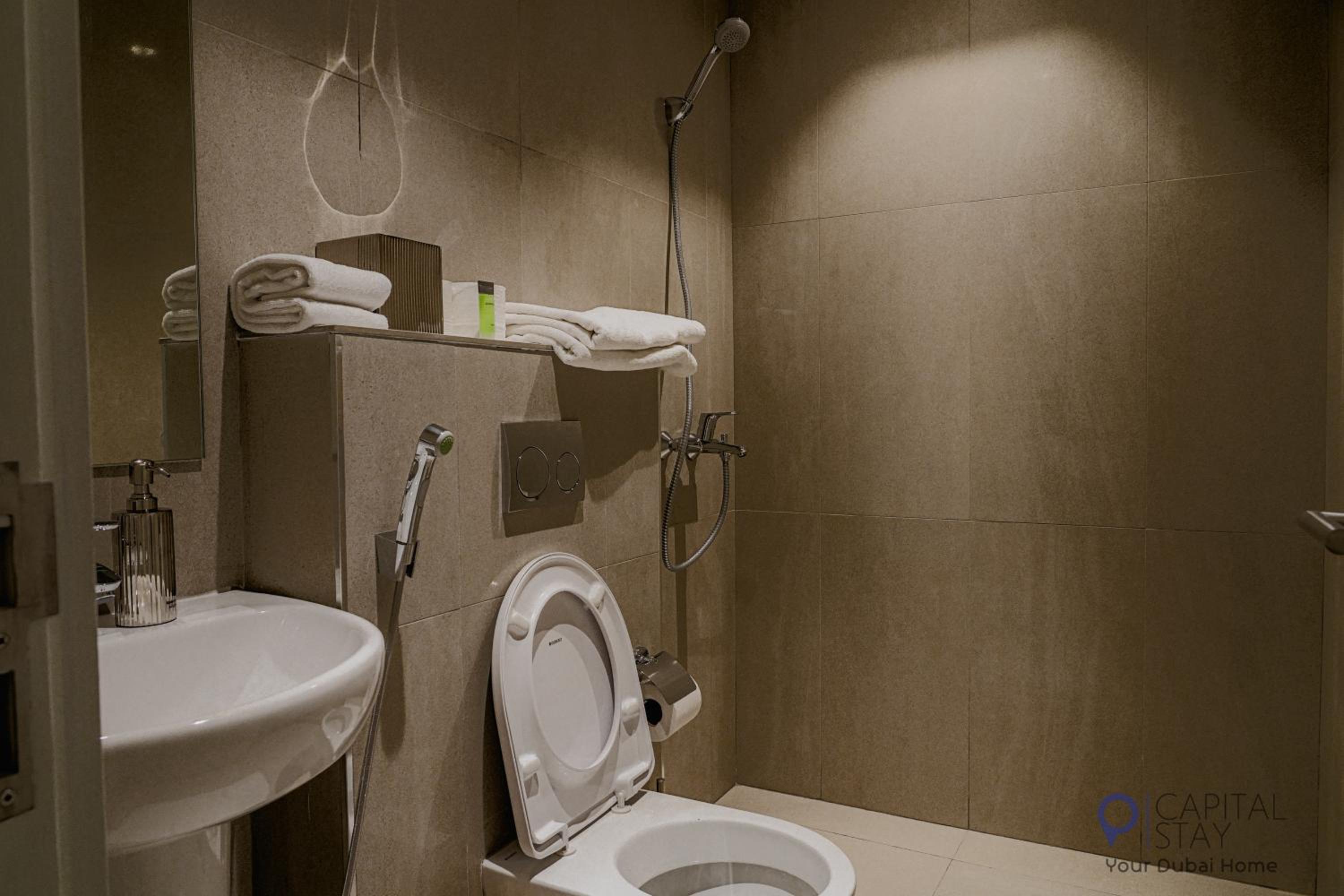 Capital Stay- Private Two Bed Apartment - The Address Beach Resort Residences Fujairah