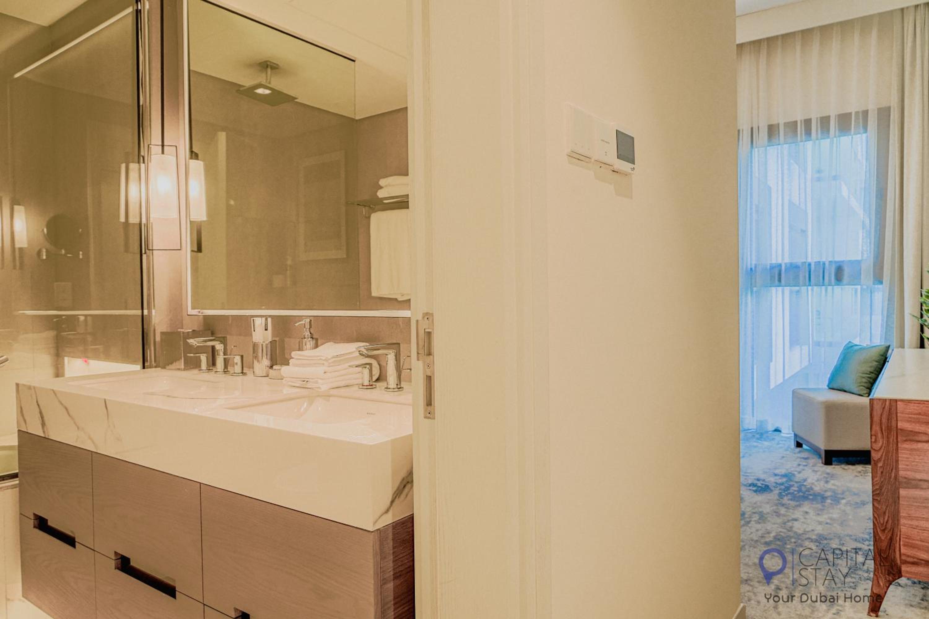 Capital Stay- Private Two Bed Apartment - The Address Beach Resort Residences Fujairah