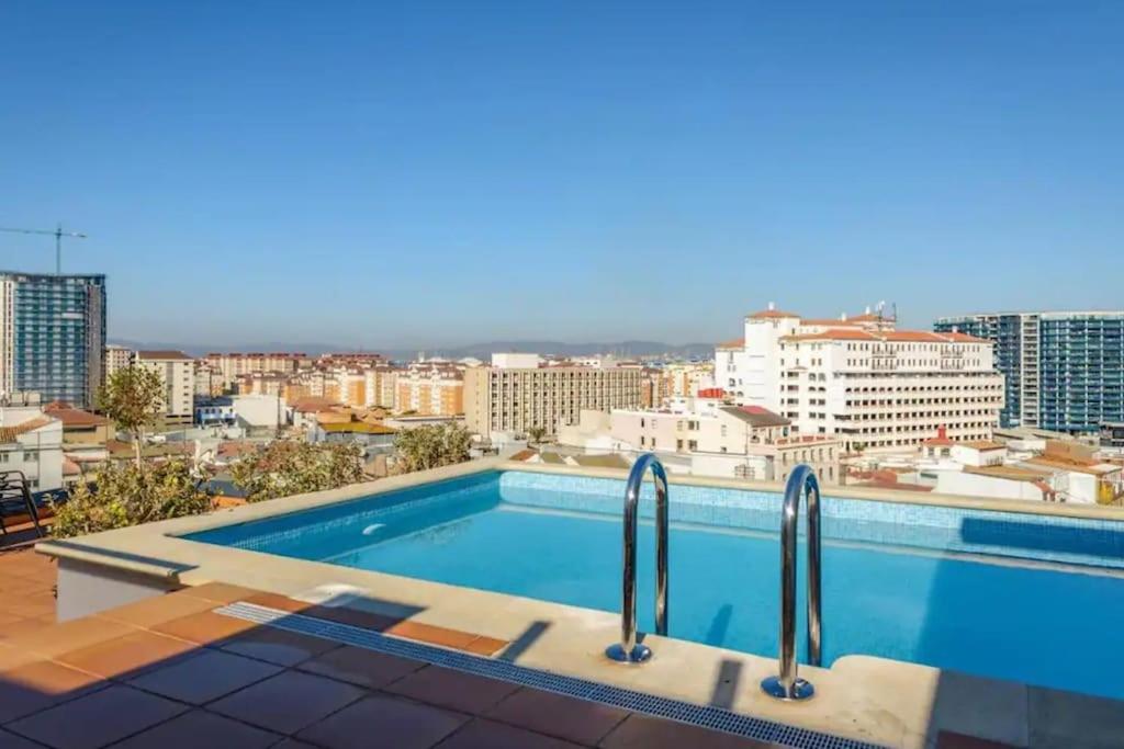 The Residence City Centre - Modern Family Apartment with Rooftop Pool & Terrace - Children stay for Free view 2