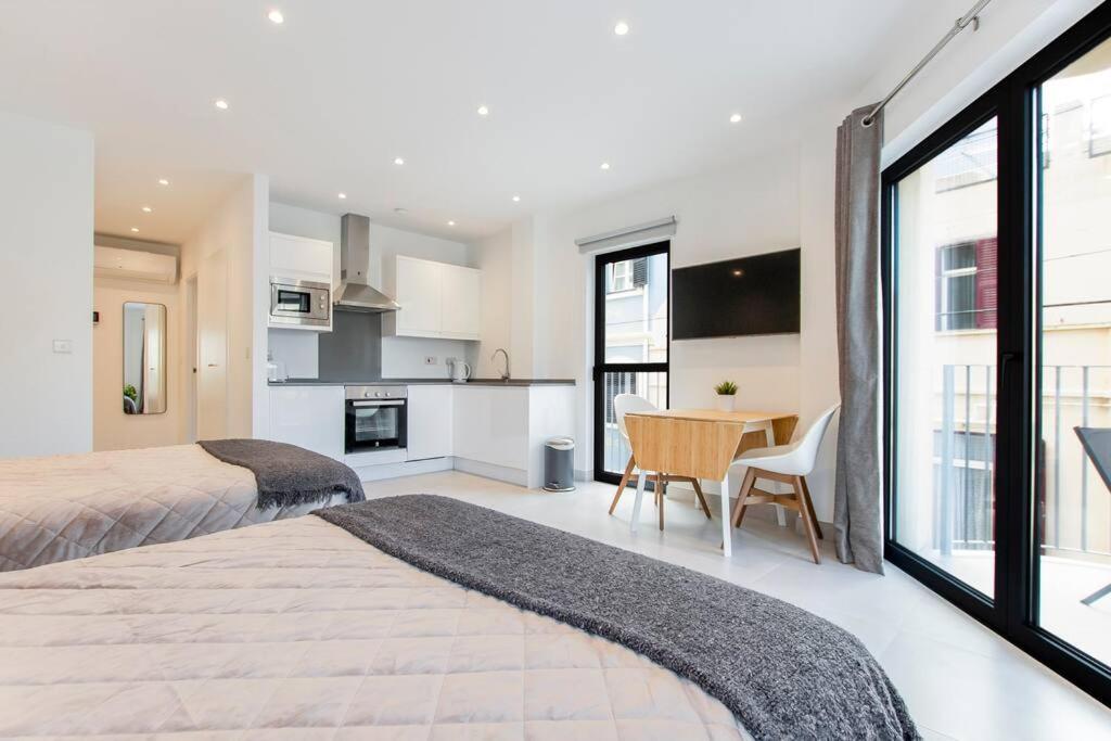 The Residence City Centre - Modern Family Apartment with Rooftop Pool & Terrace - Children stay for Free view 5