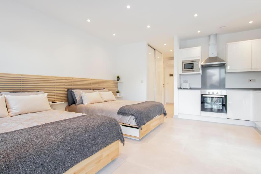 The Residence City Centre - Modern Family Apartment with Rooftop Pool & Terrace - Children stay for Free view 3