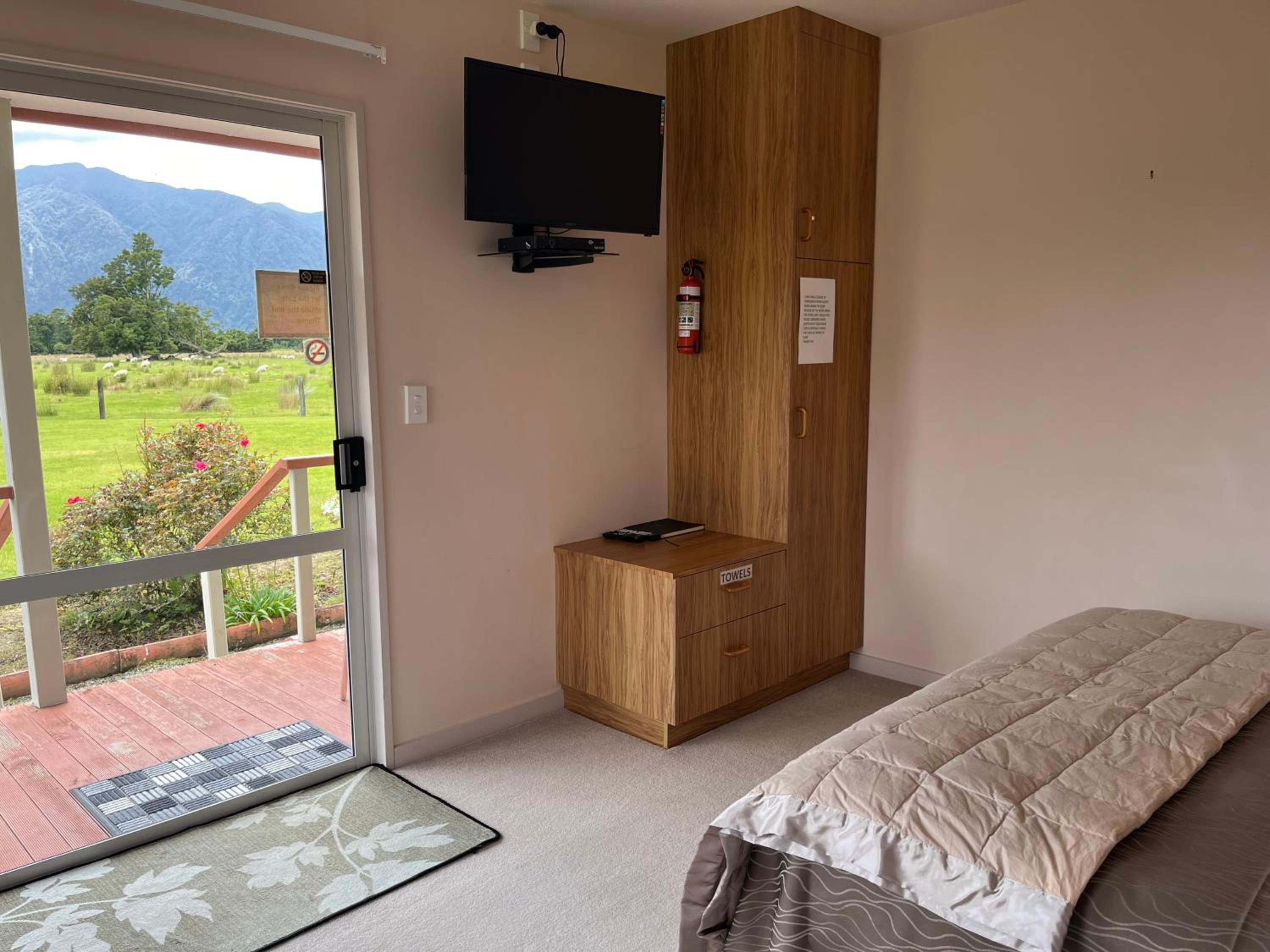 Carrickfergus Cottage Unit 1 view 4
