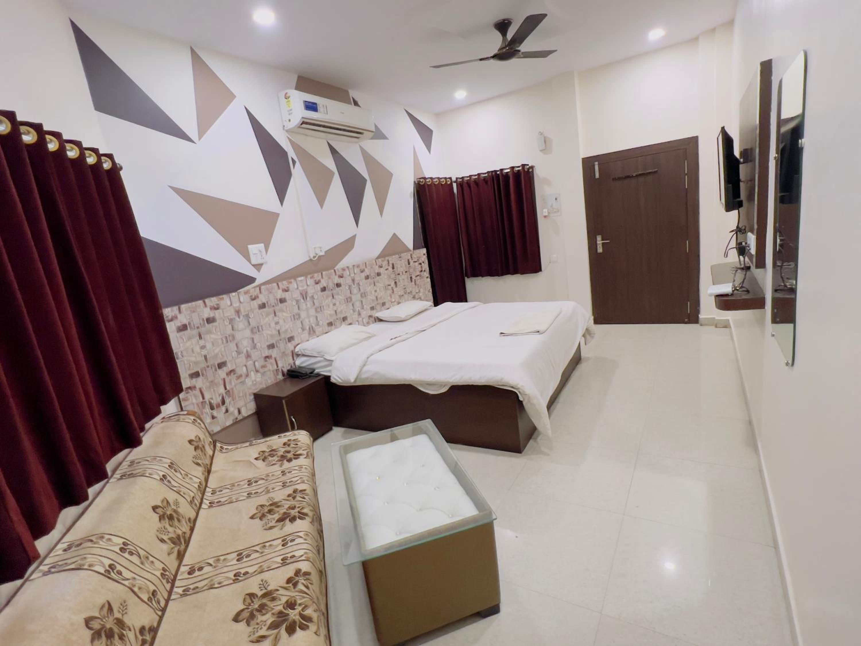 HOTEL ALOK Residency