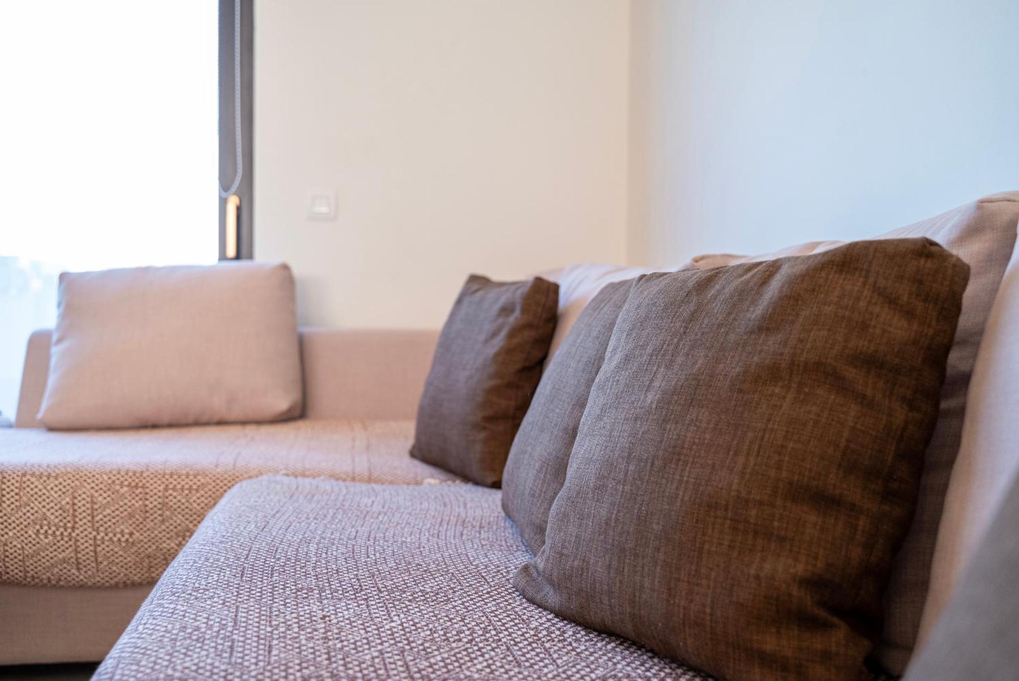 Olive Green Haven-3BR-Private Parking-Balcony