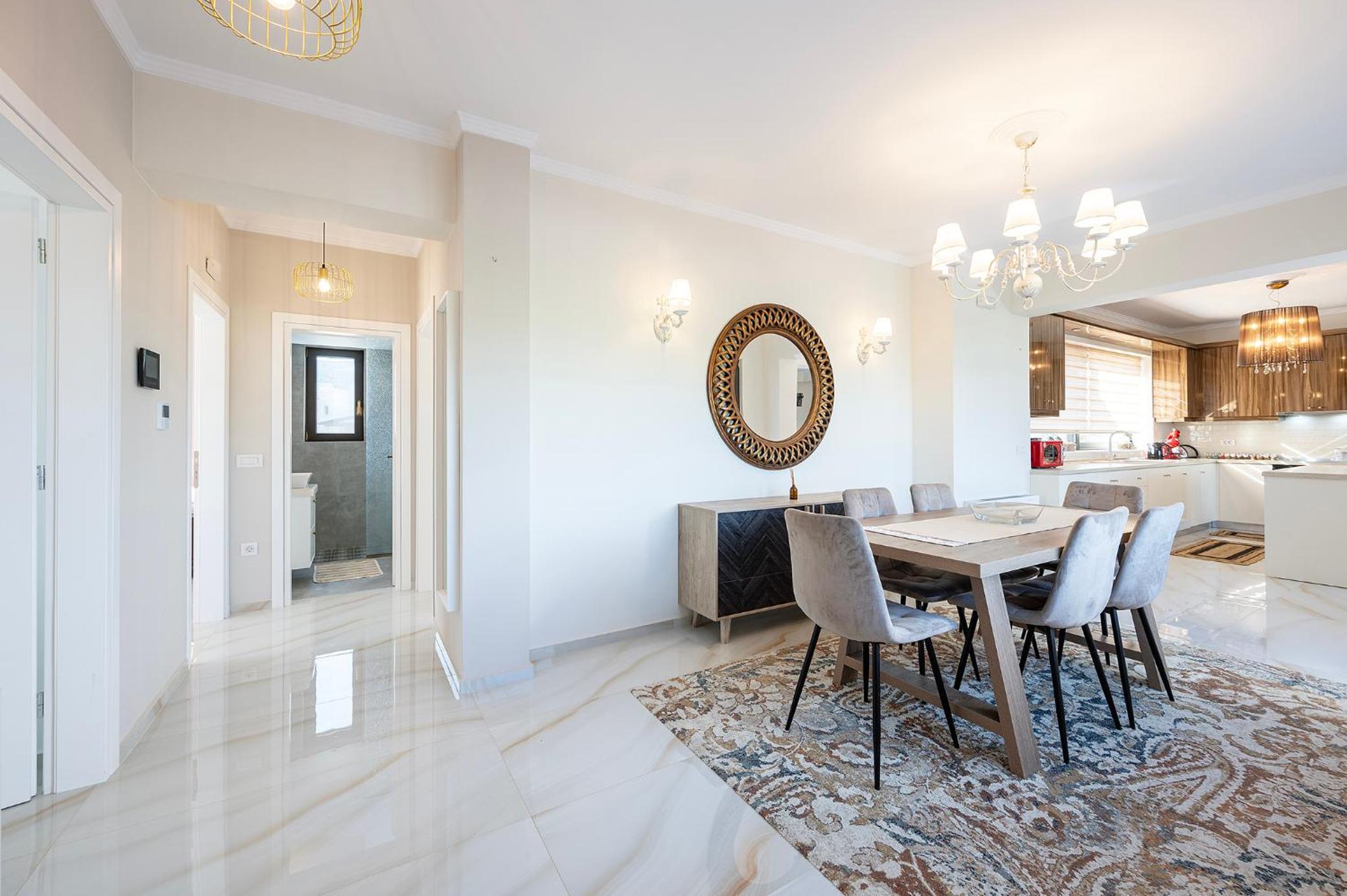 Olive Green Haven-3BR-Private Parking-Balcony
