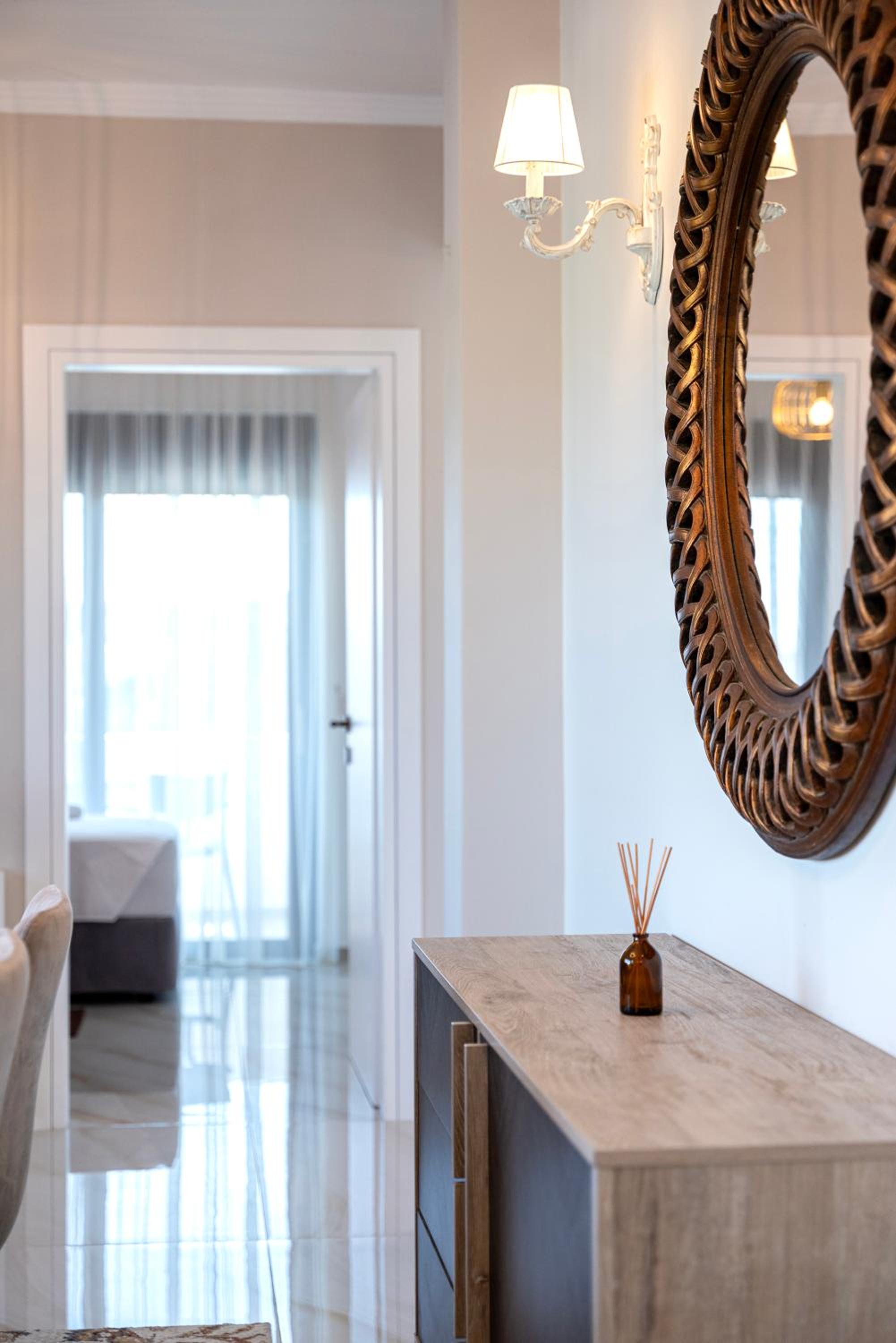 Olive Green Haven-3BR-Private Parking-Balcony