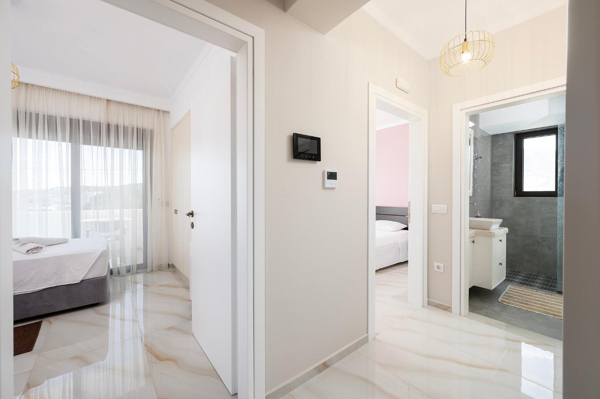 Olive Green Haven-3BR-Private Parking-Balcony
