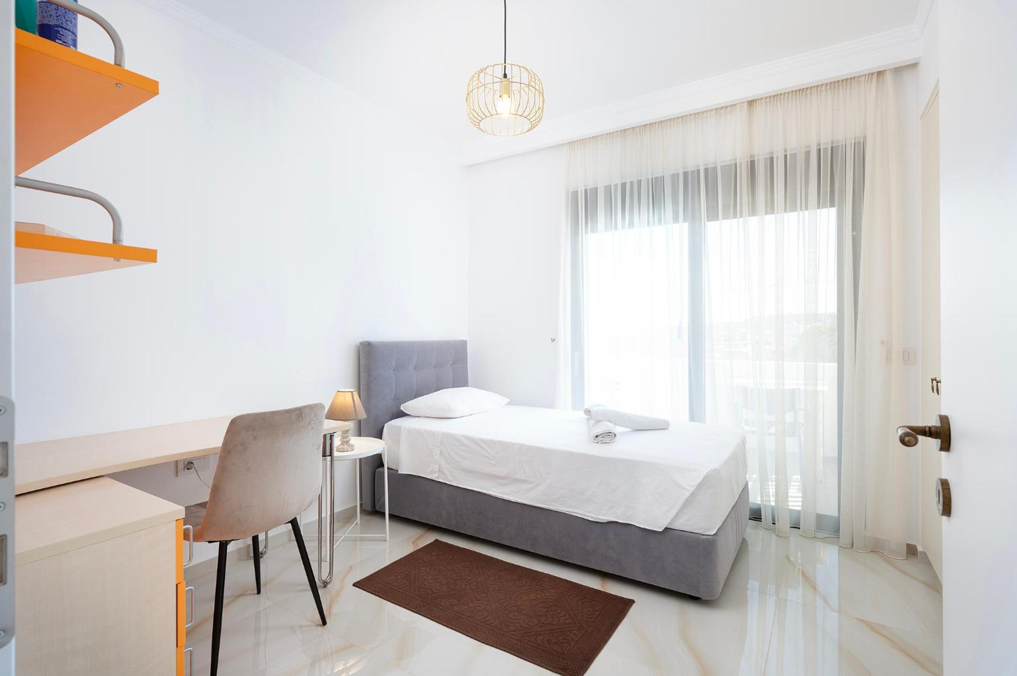 Olive Green Haven-3BR-Private Parking-Balcony