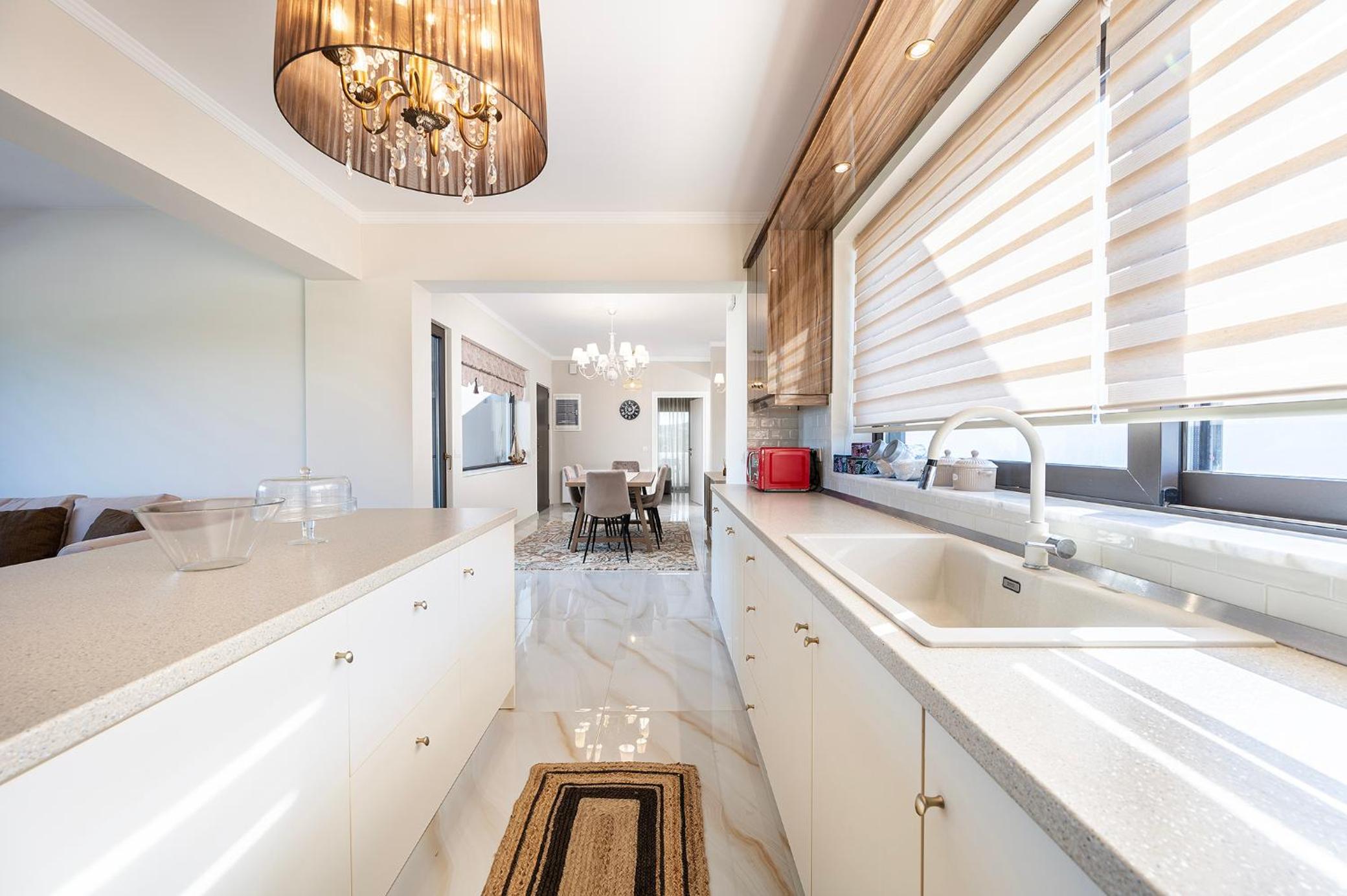 Olive Green Haven-3BR-Private Parking-Balcony