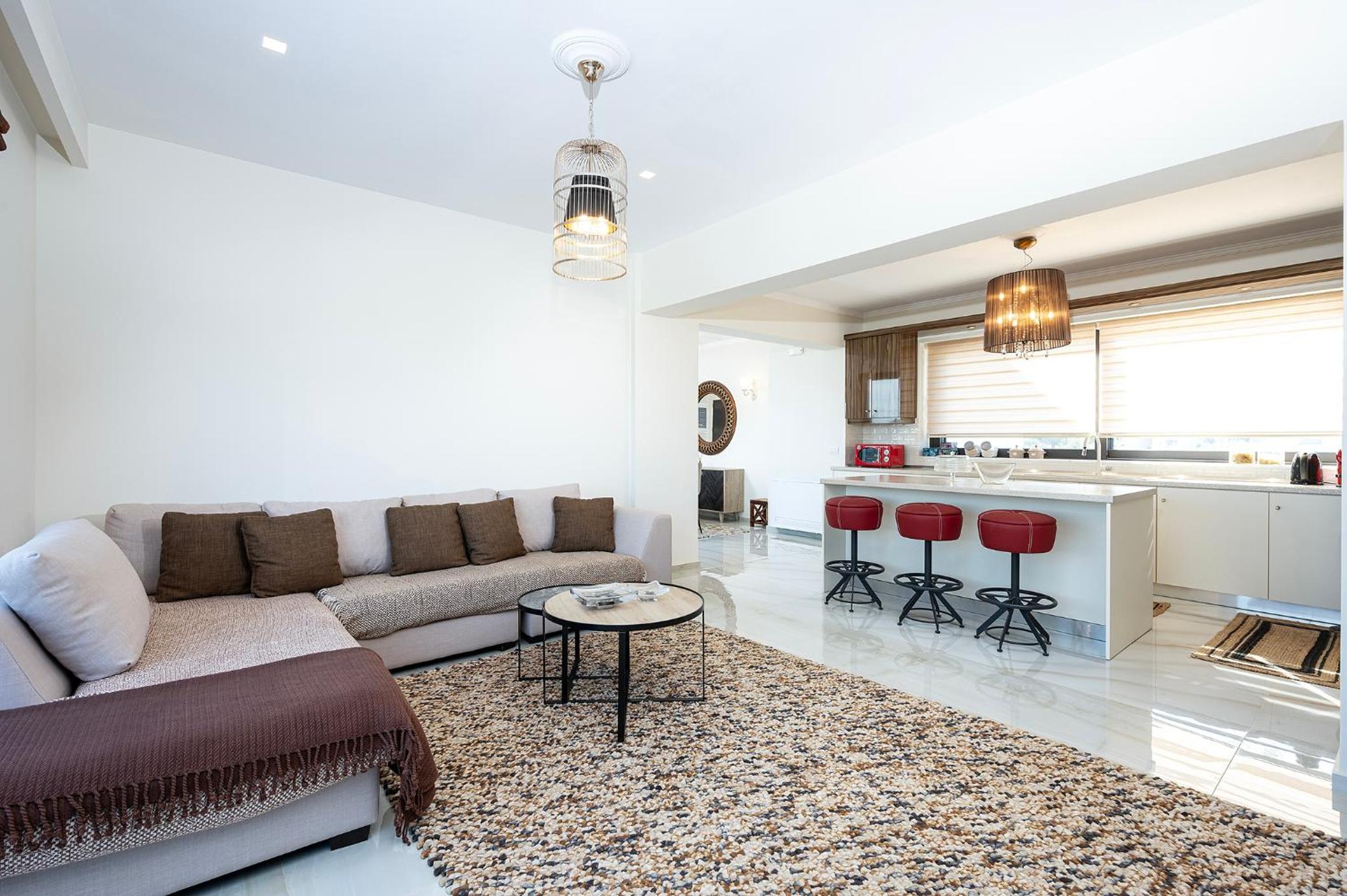 Olive Green Haven-3BR-Private Parking-Balcony