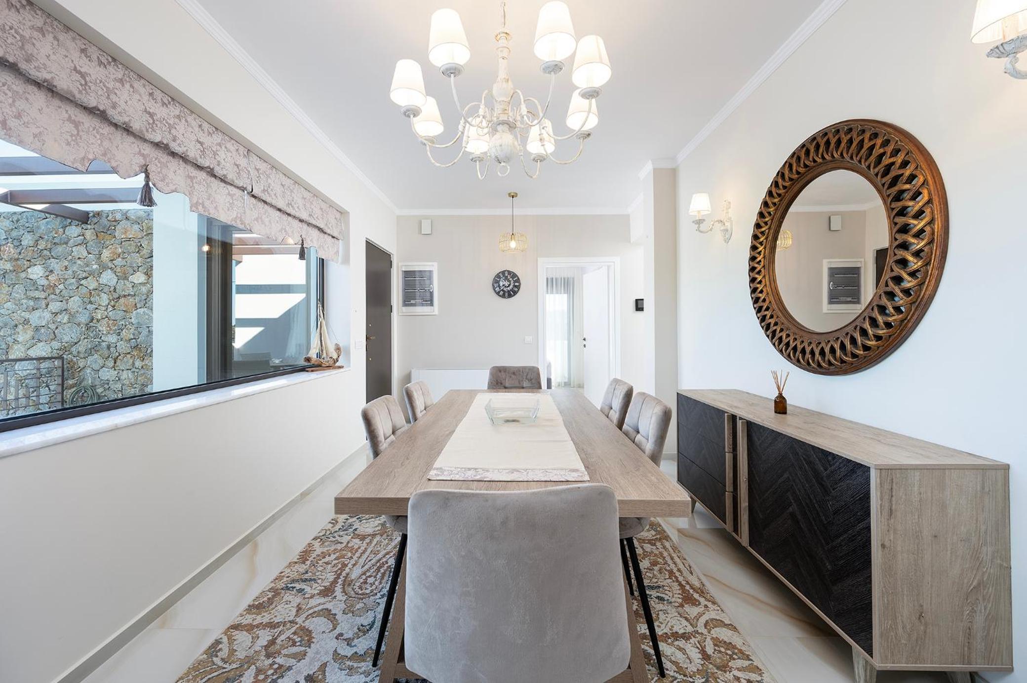Olive Green Haven-3BR-Private Parking-Balcony