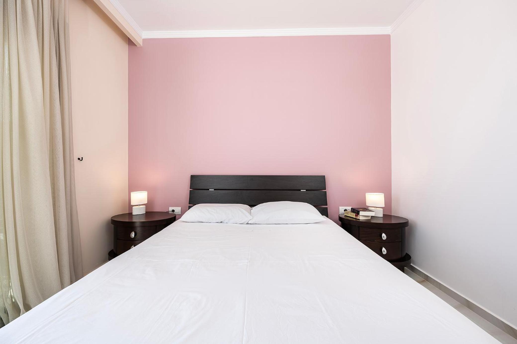 Olive Green Haven-3BR-Private Parking-Balcony