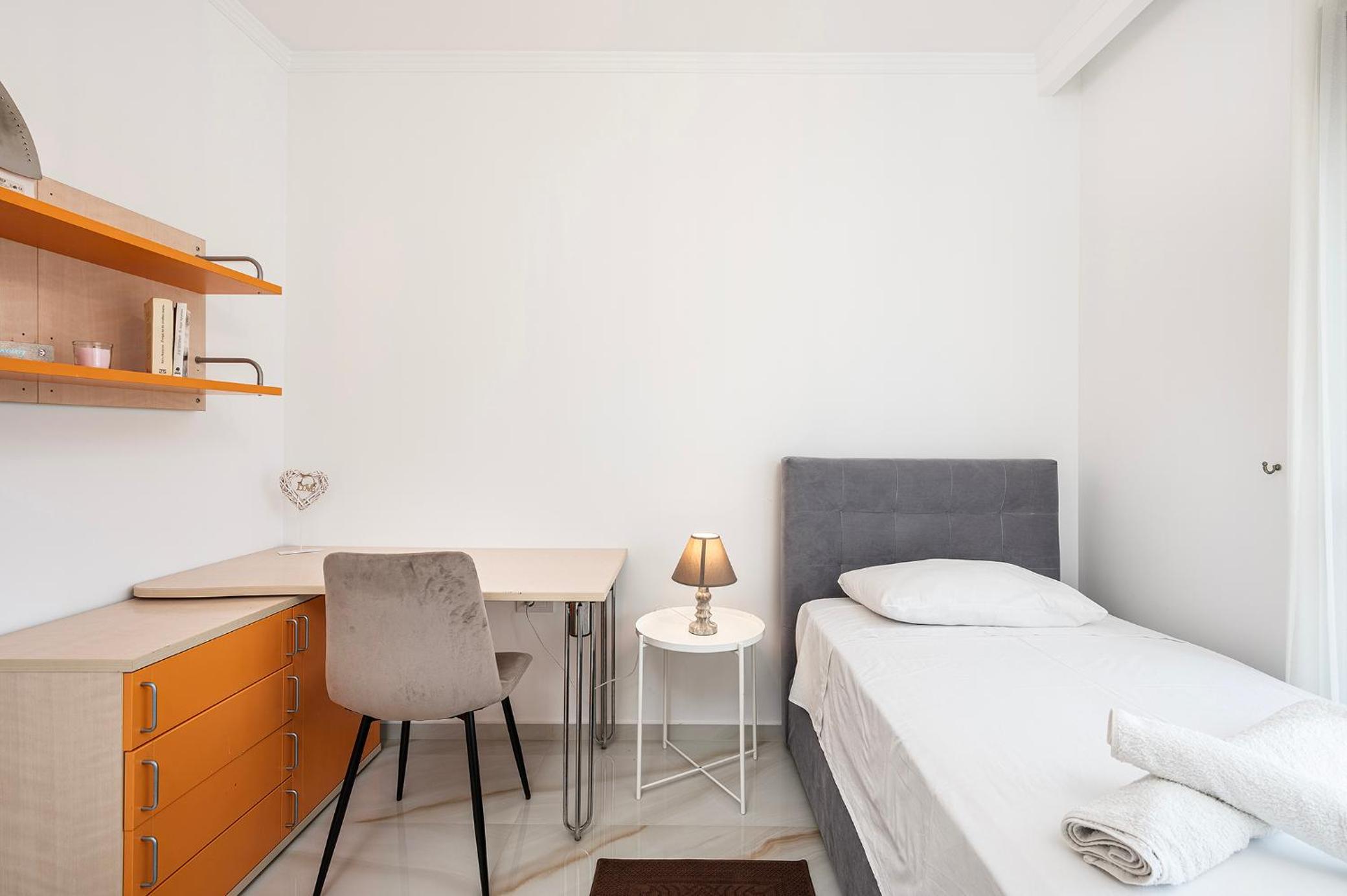 Olive Green Haven-3BR-Private Parking-Balcony