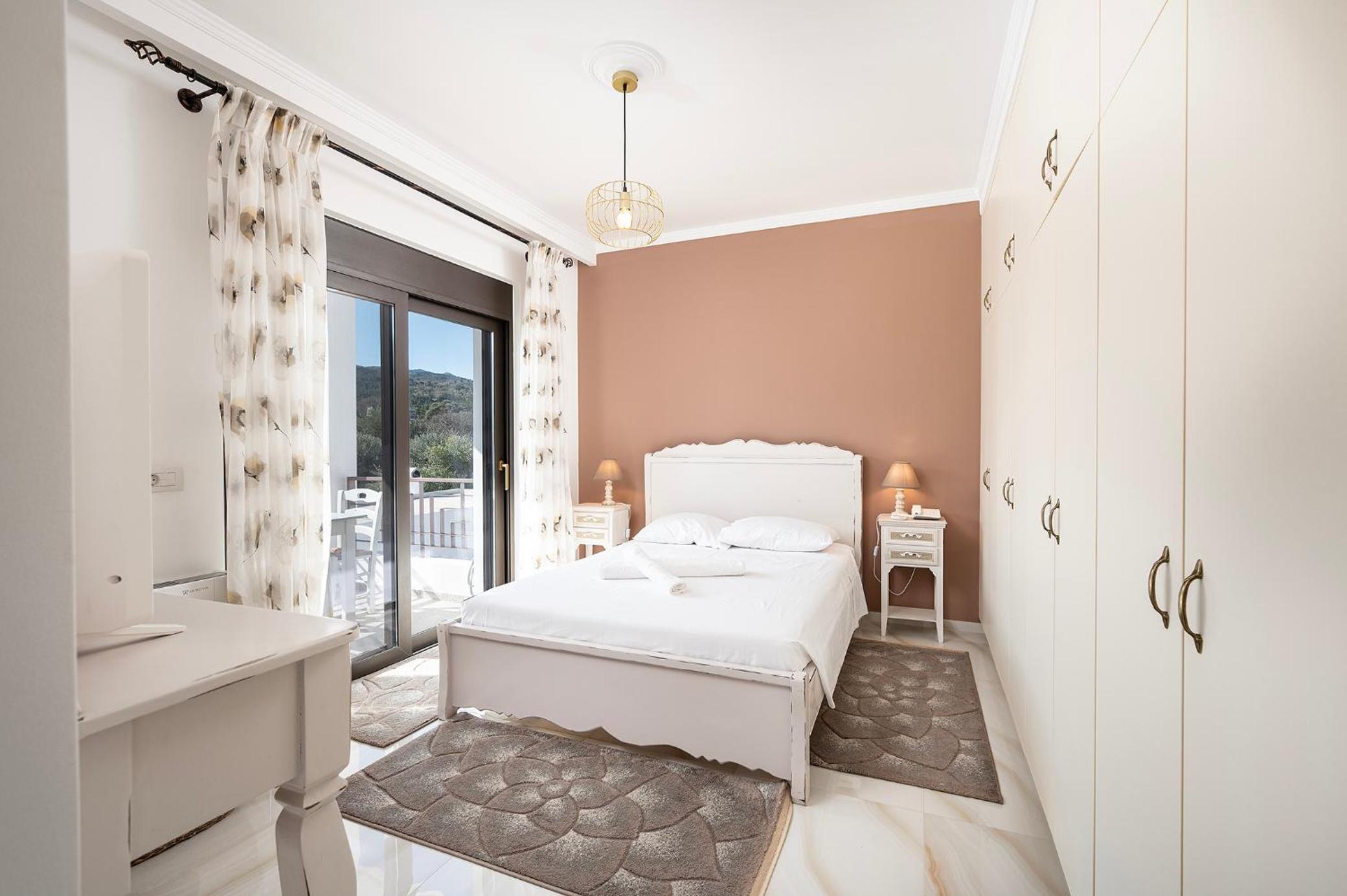 Olive Green Haven-3BR-Private Parking-Balcony