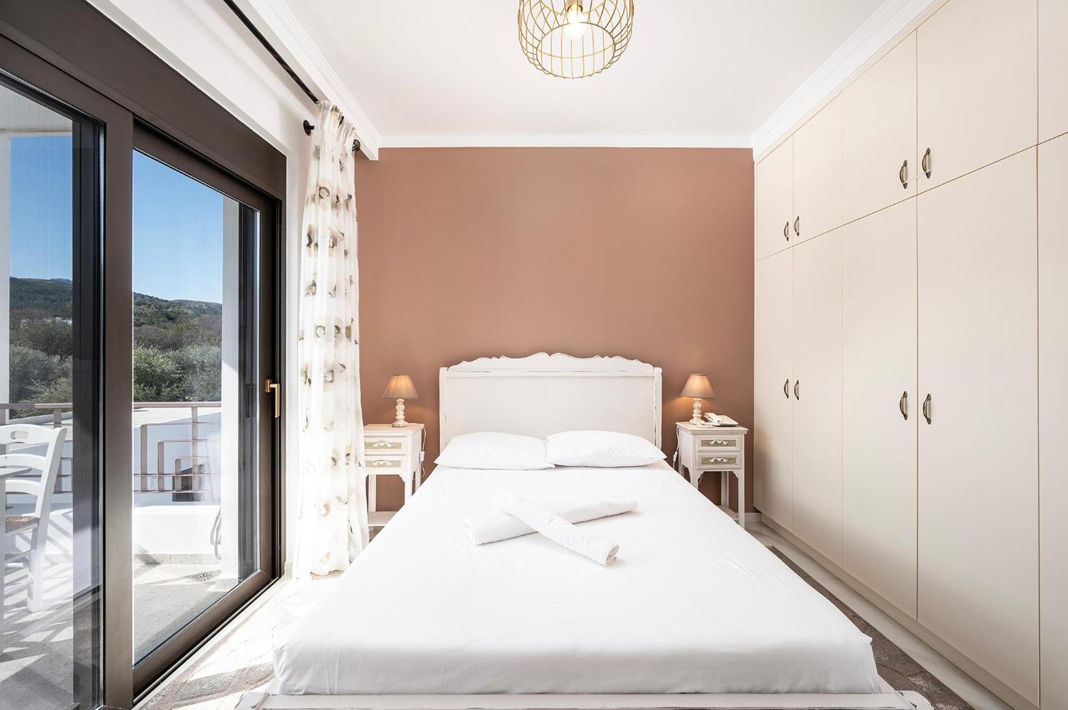 Olive Green Haven-3BR-Private Parking-Balcony