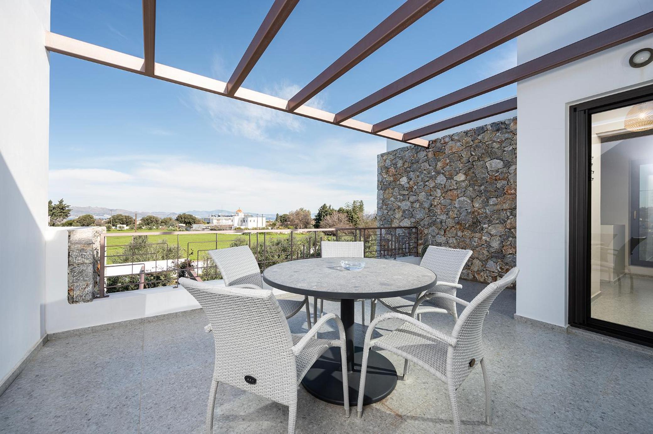 Olive Green Haven-3BR-Private Parking-Balcony