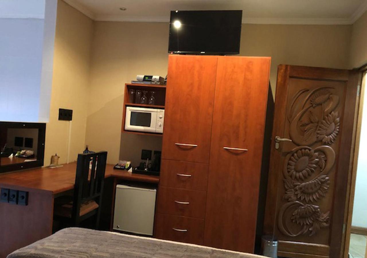 A La Martha's Air-Port Guest House