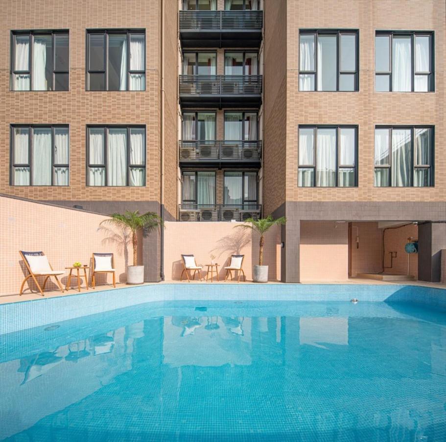 Eaton Residences, Blue Pool Road