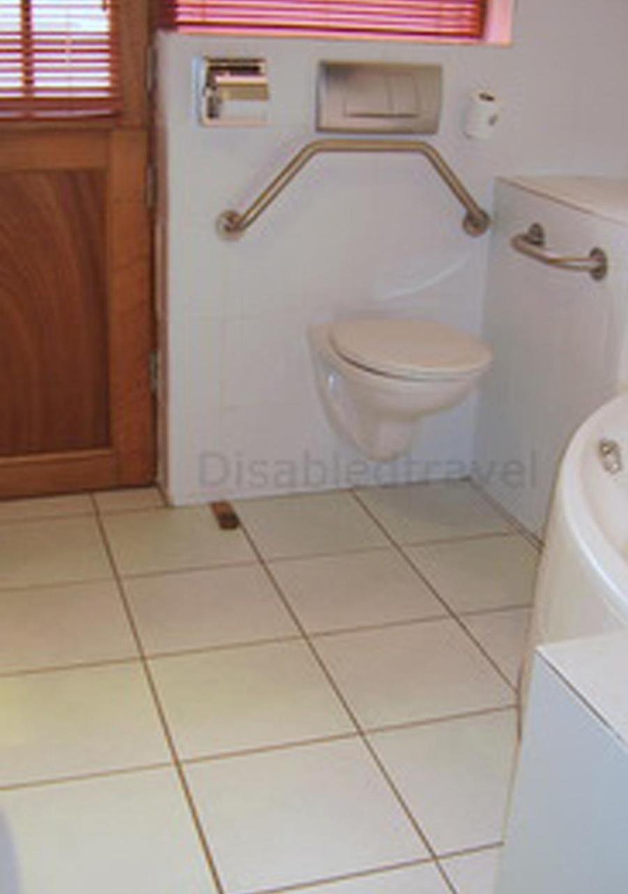 A La Martha's Air-Port Guest House