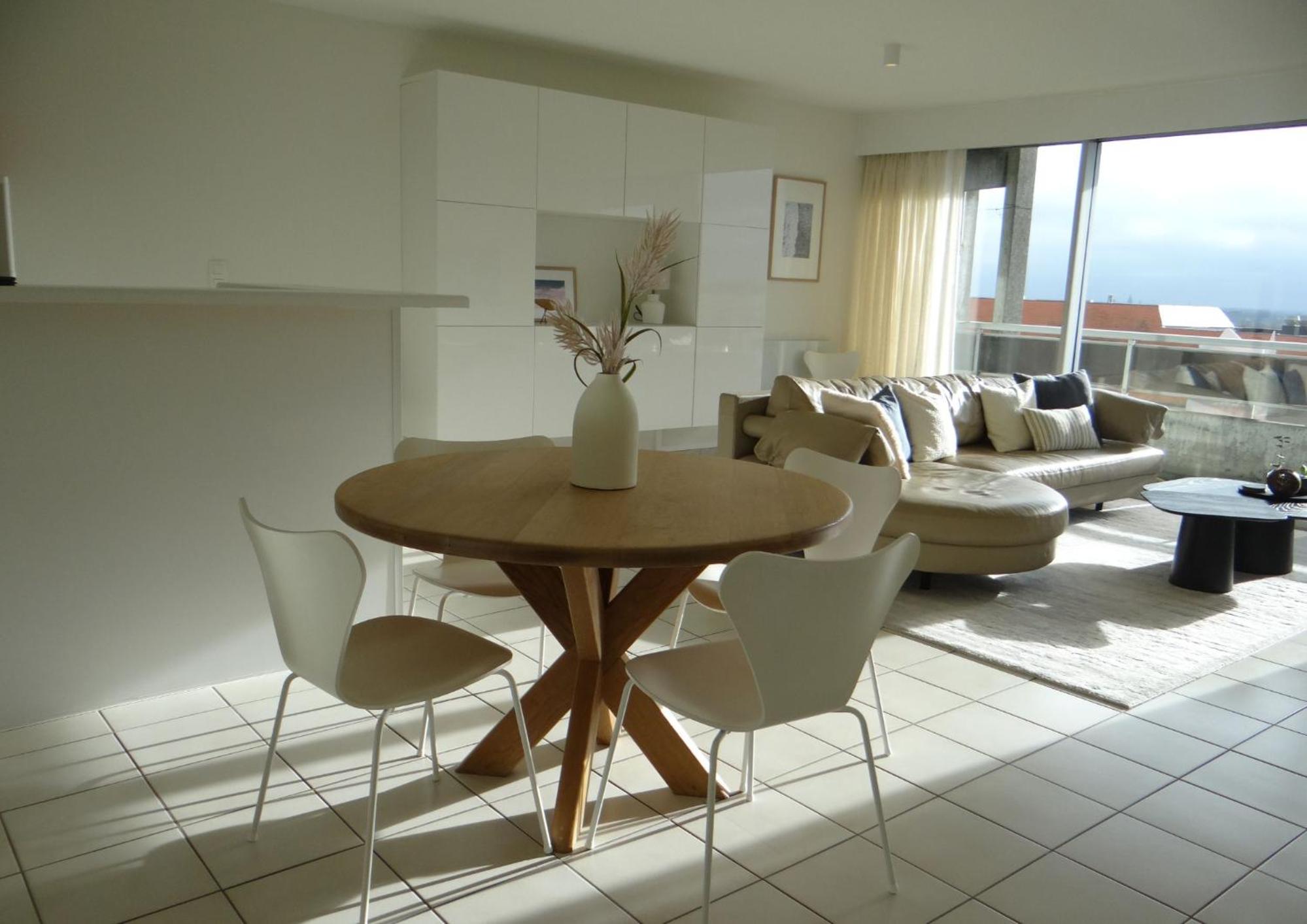 Stijlvol appartement met ruim zicht en privé garage op een toplocatie in Nieuwpoort