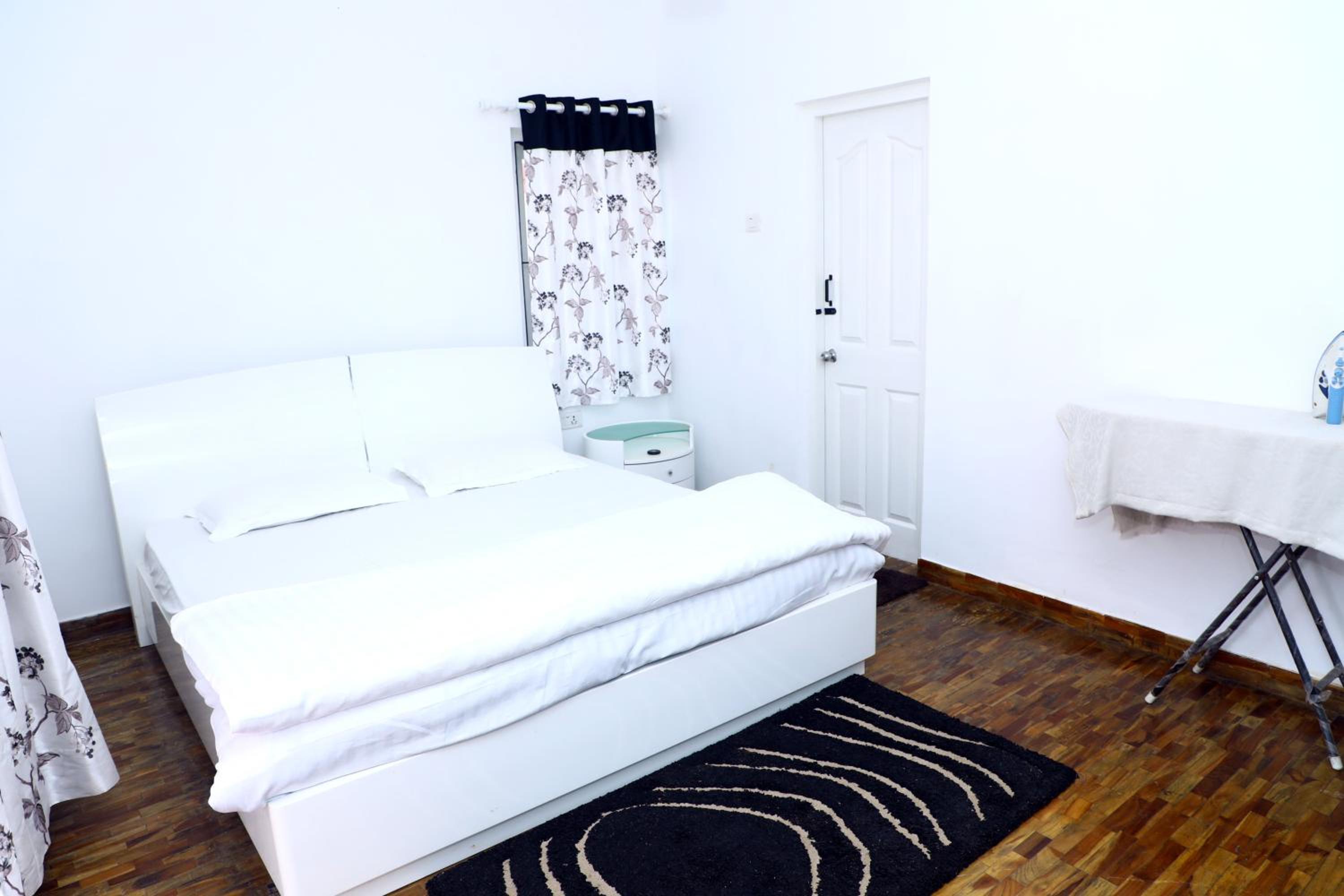 HAILSTONE HOME STAY