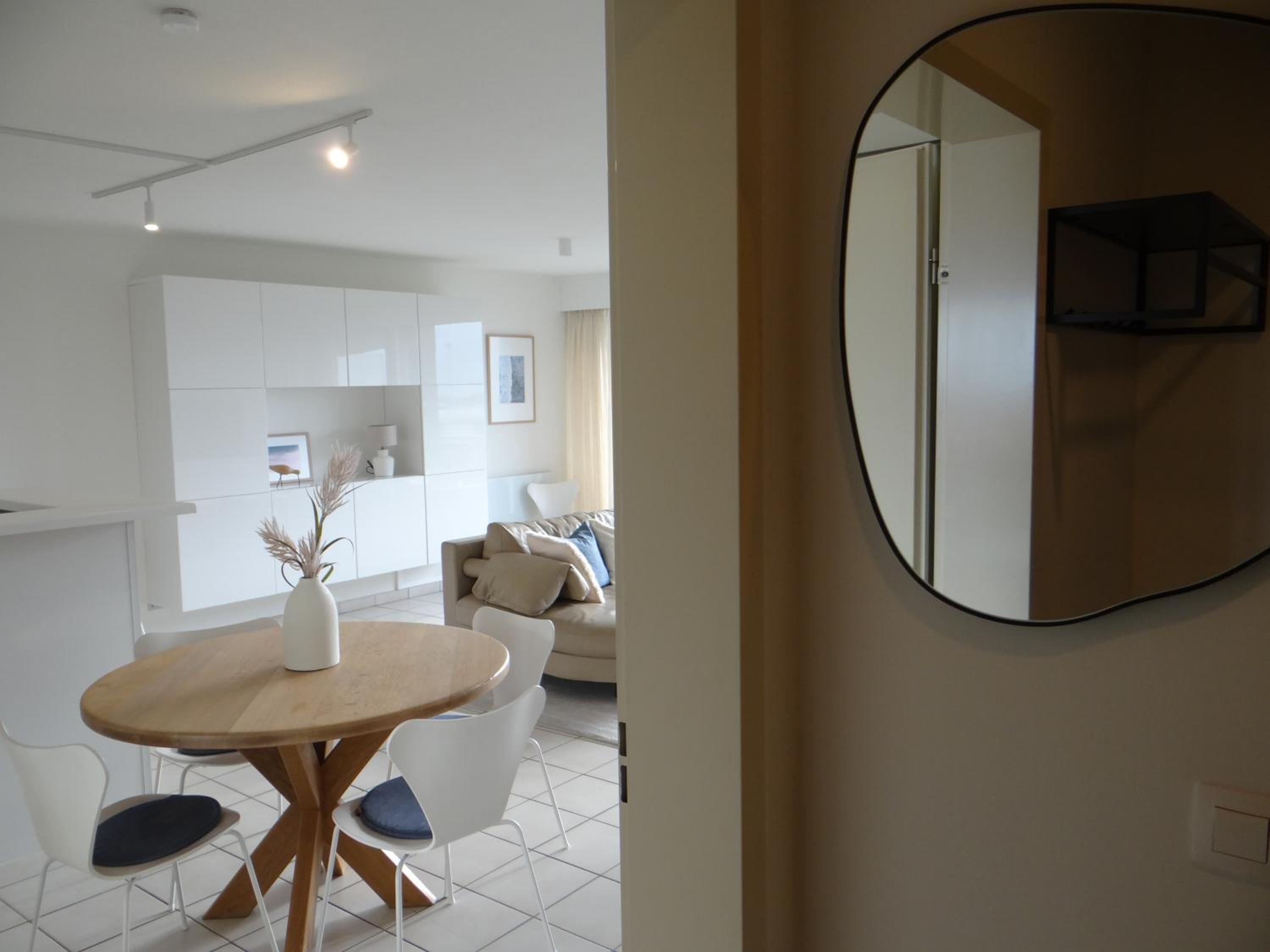 Stijlvol appartement met ruim zicht en privé garage op een toplocatie in Nieuwpoort
