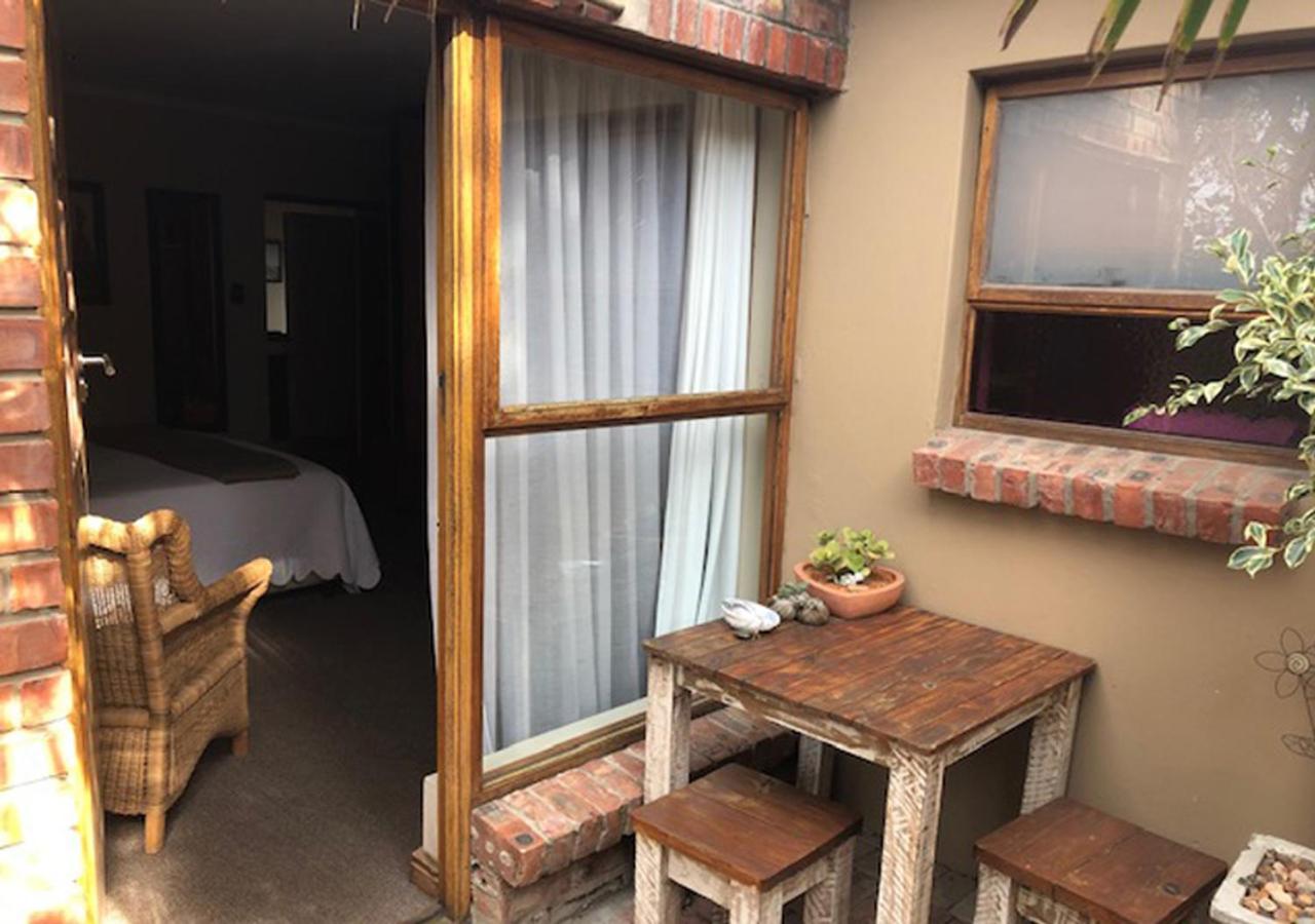 A La Martha's Air-Port Guest House