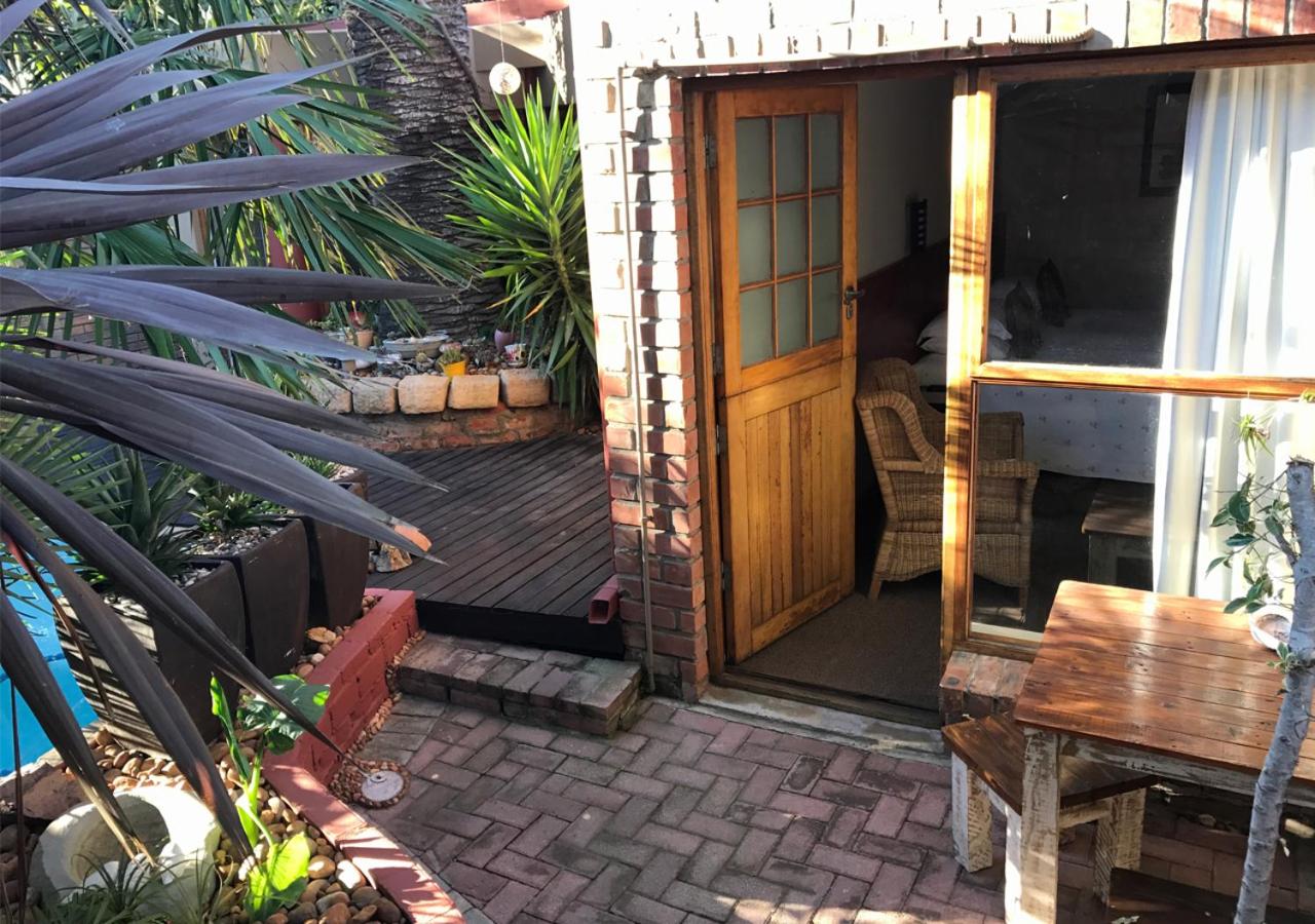 A La Martha's Air-Port Guest House