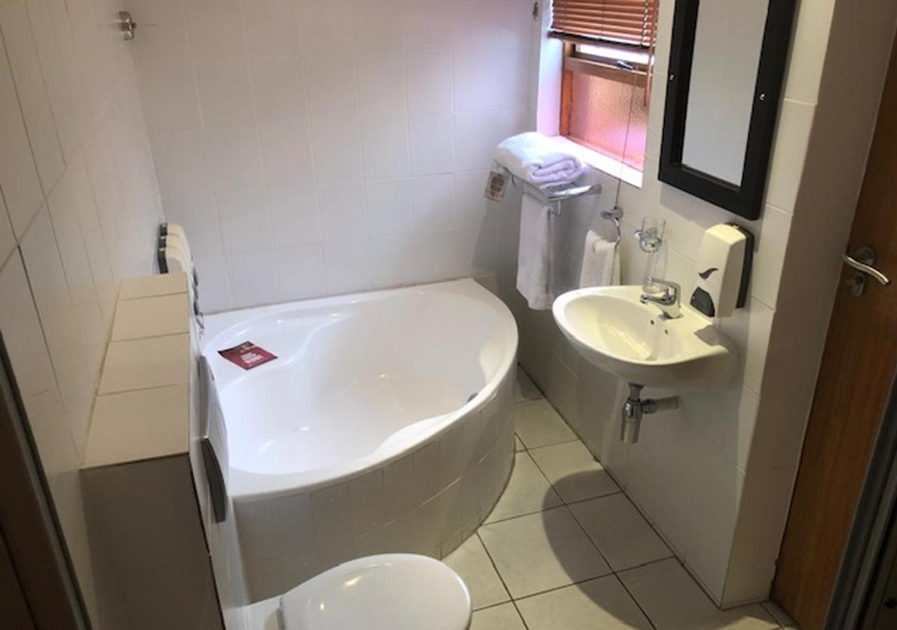 A La Martha's Air-Port Guest House