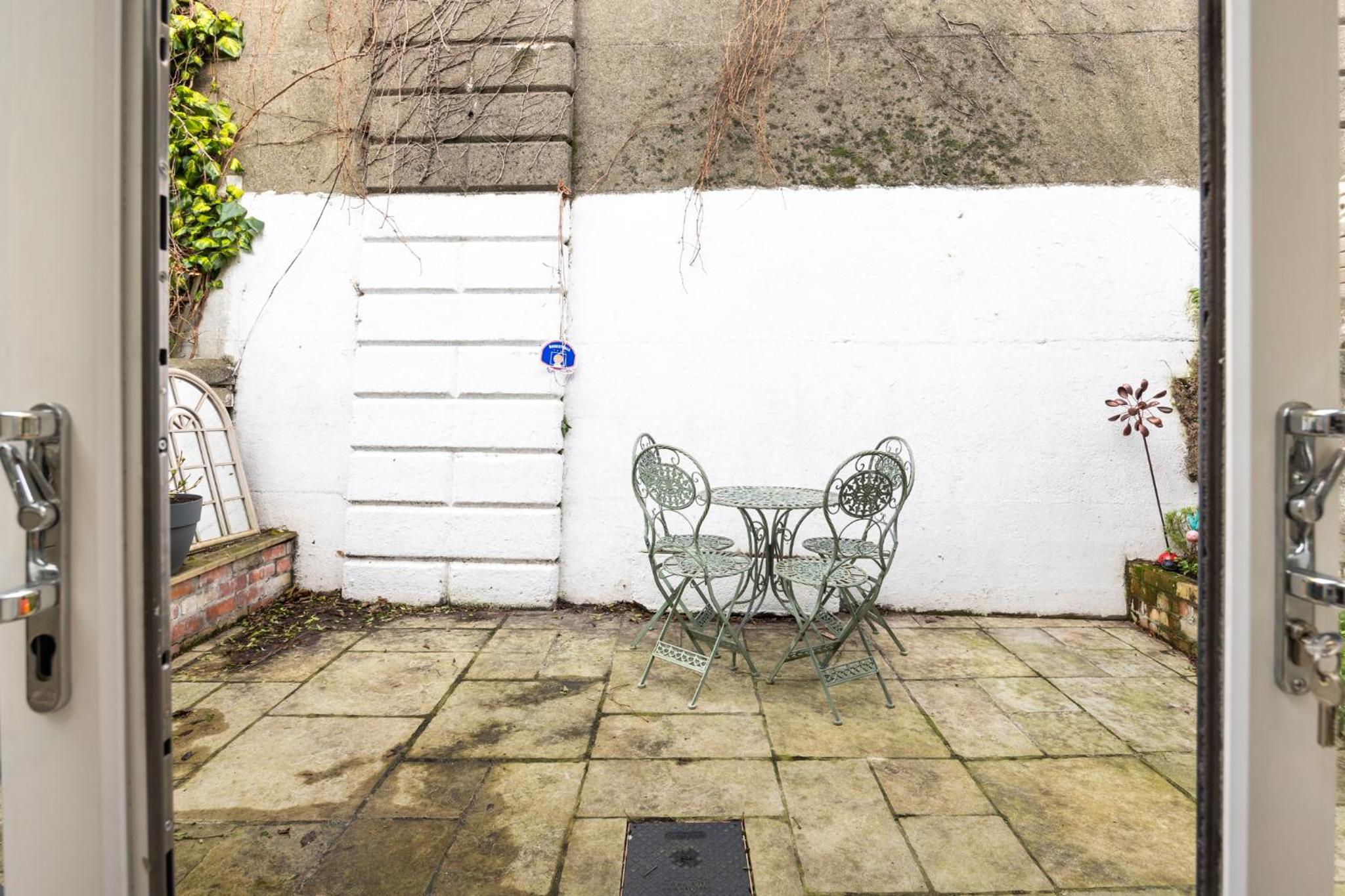 Large 3 Bed family home - 5 min from Train station