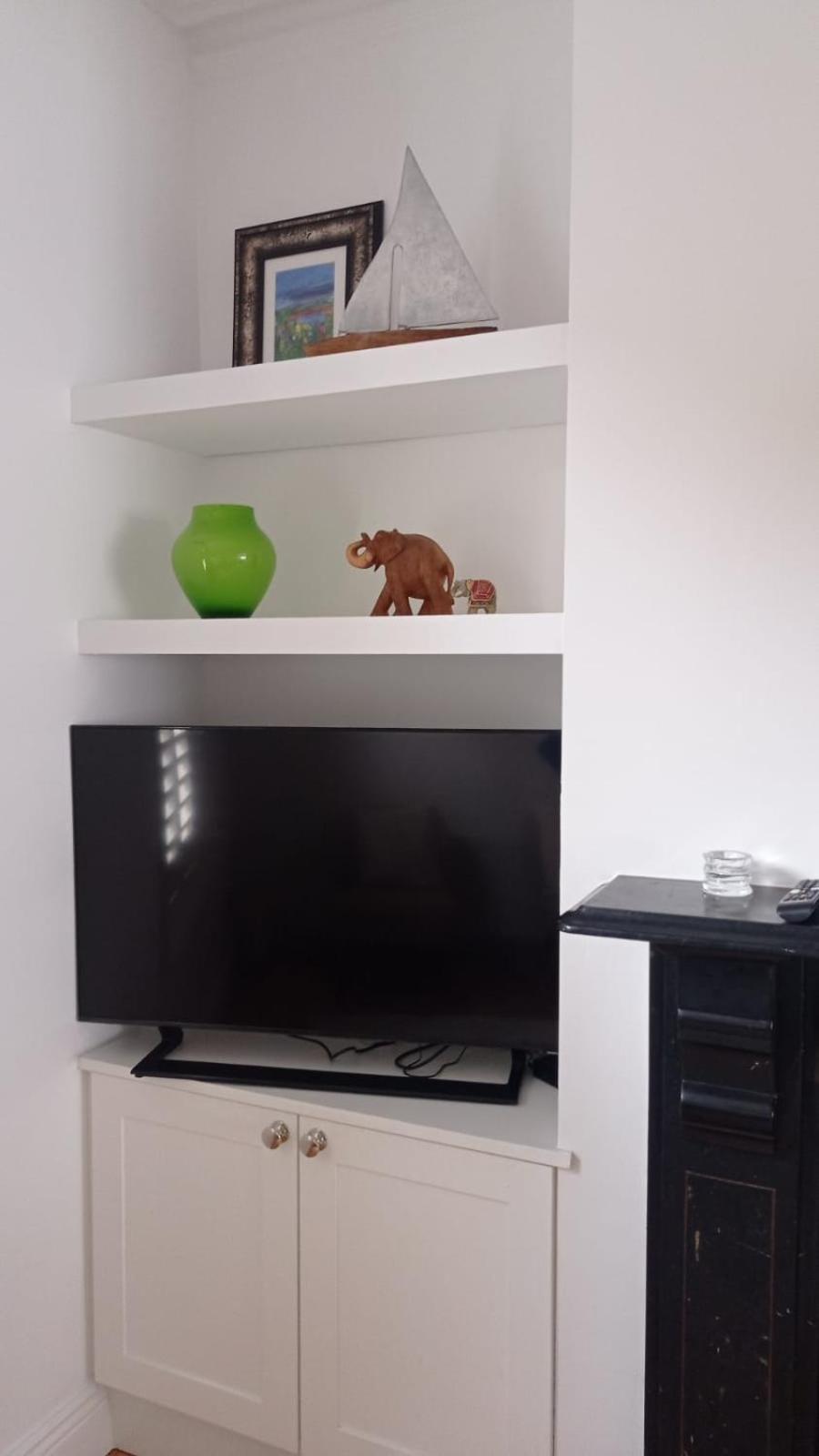 Large 3 Bed family home - 5 min from Train station