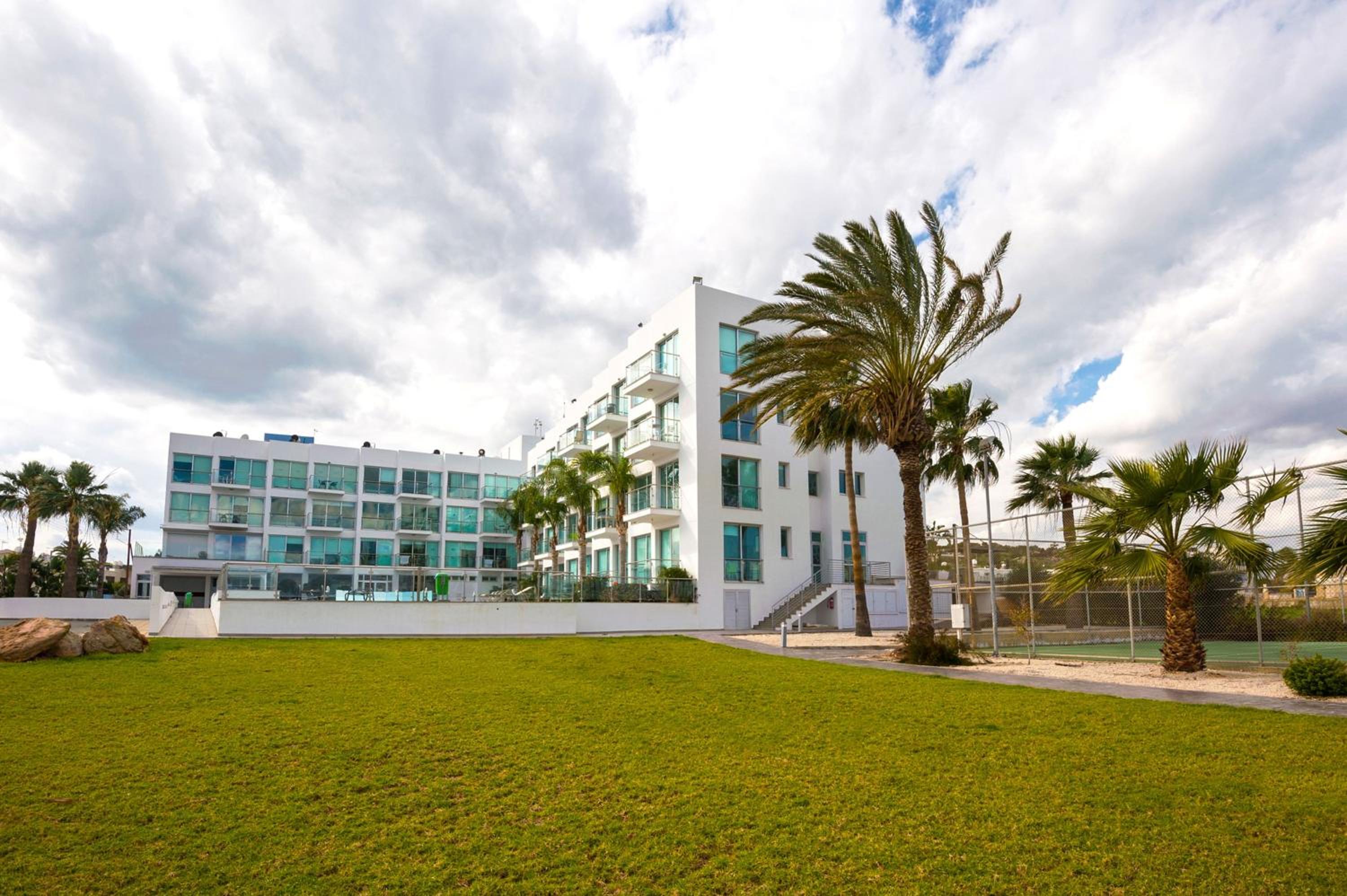 Austin - Coralli Beachfront Apartment