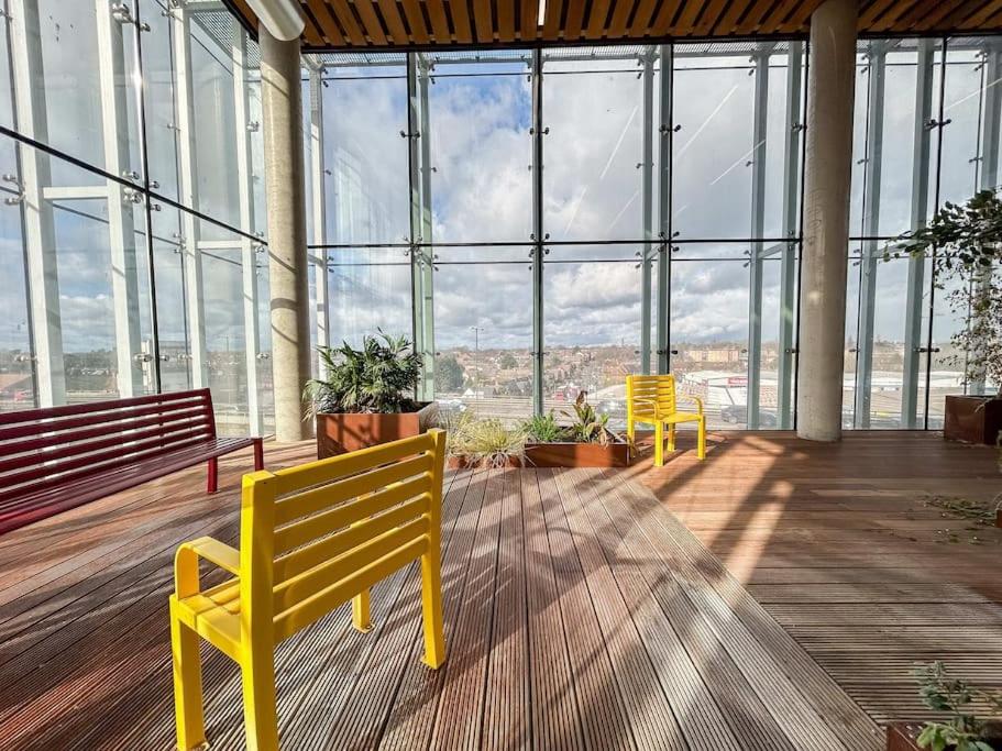 Stylish Urban Sanctuary with Parking