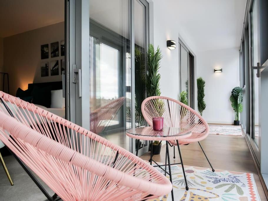 Stylish Urban Sanctuary with Parking