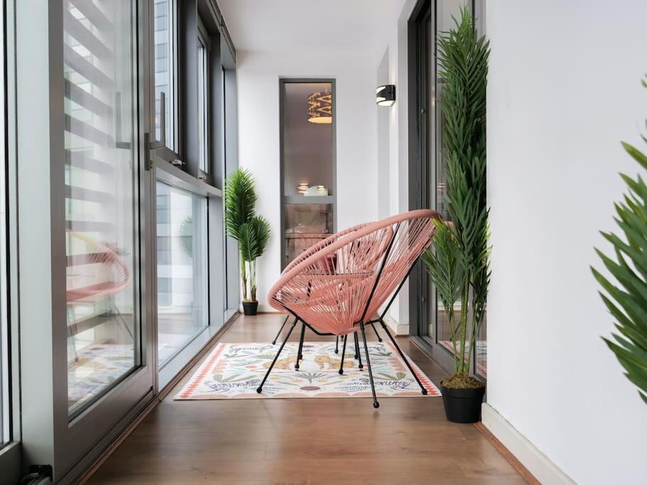 Stylish Urban Sanctuary with Parking