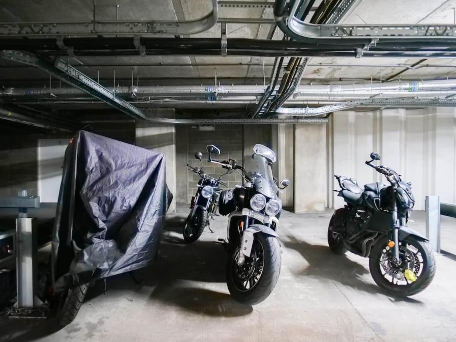 Stylish Urban Sanctuary with Parking