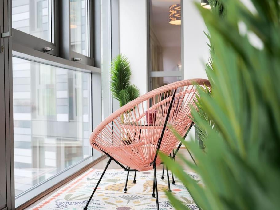 Stylish Urban Sanctuary with Parking