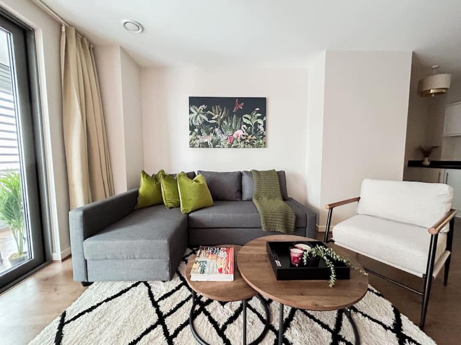 Stylish Urban Sanctuary with Parking