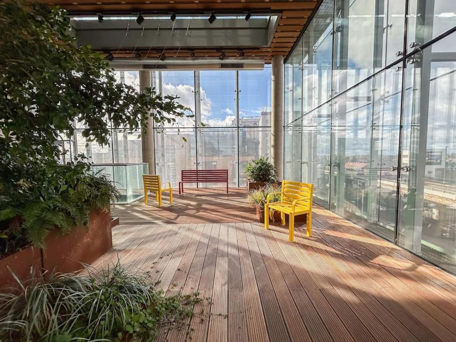 Stylish Urban Sanctuary with Parking