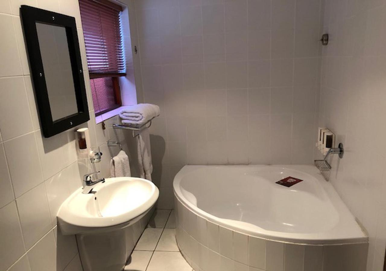 A La Martha's Air-Port Guest House