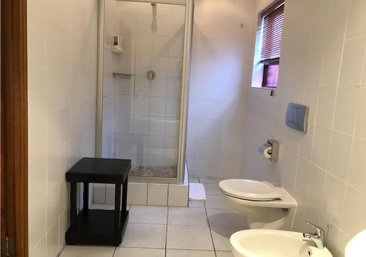 A La Martha's Air-Port Guest House