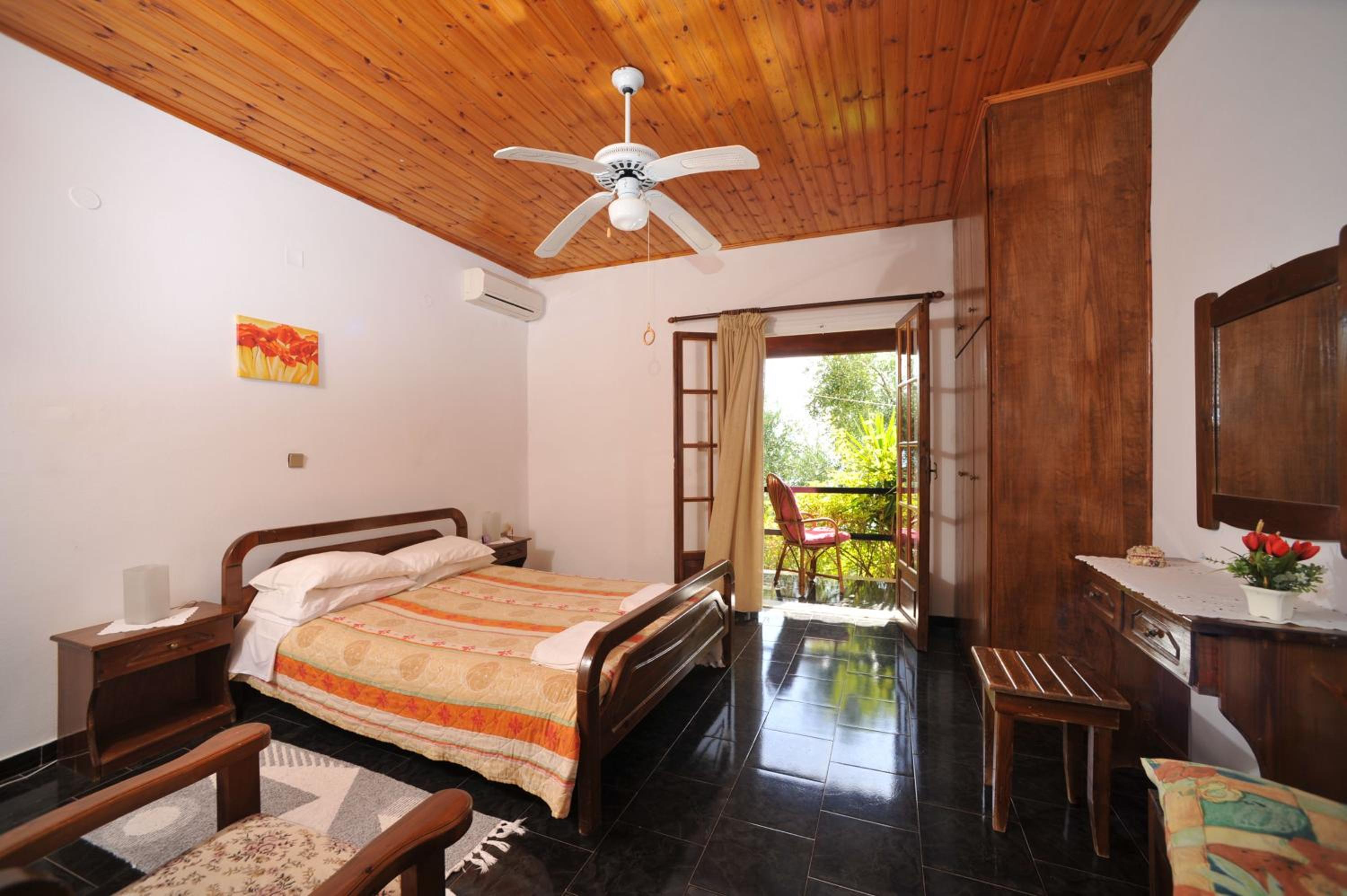 Nikatsas Cottage No 2 view 5