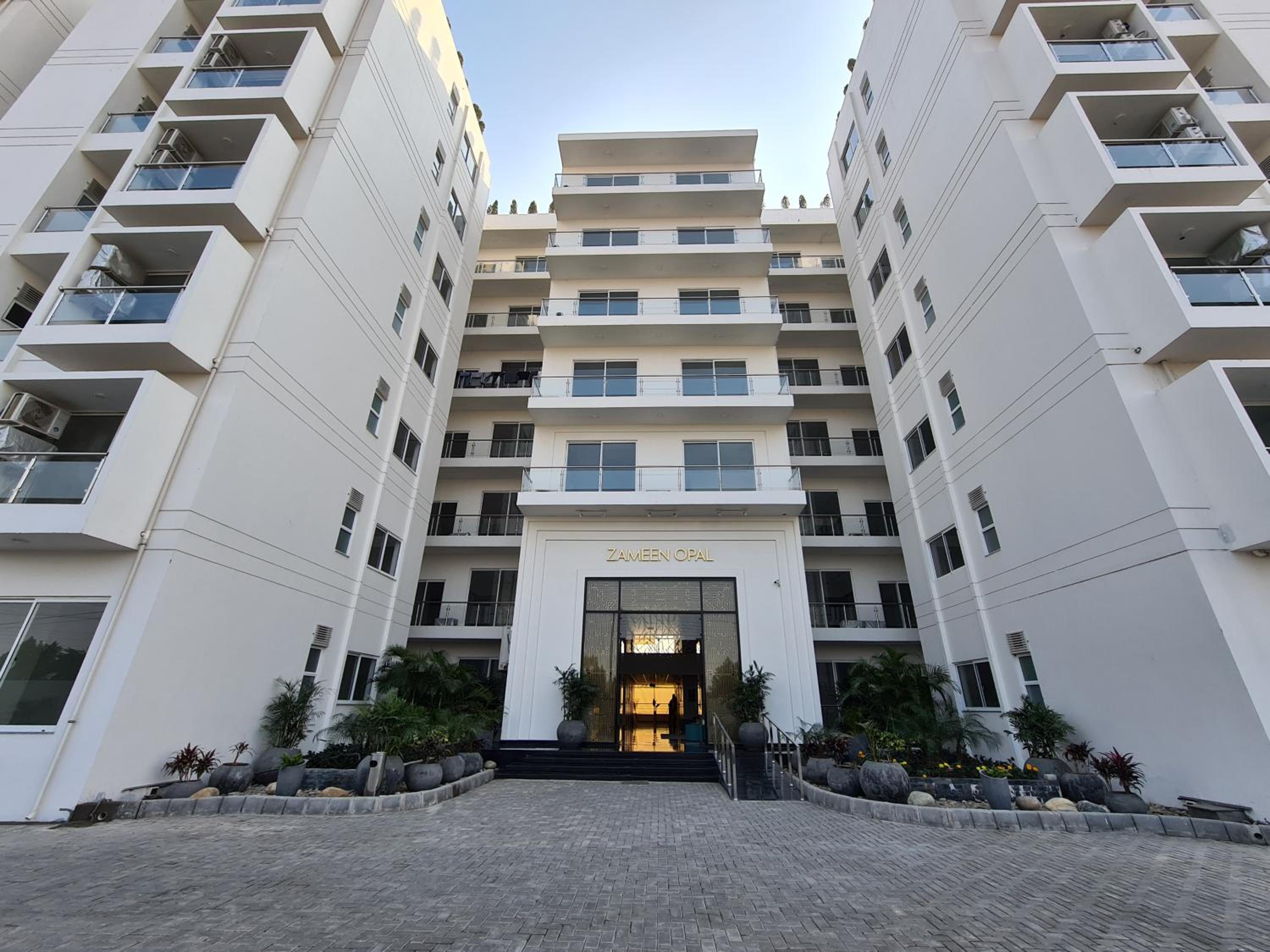 2 Bed Luxury Apartment, Pool, Gym, Cinema view 3