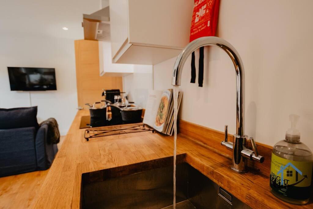 Contemporary flat, Derngate, sleeps 4, very central