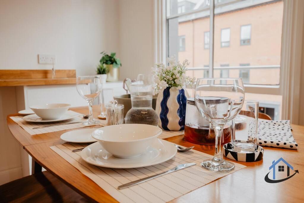 Contemporary flat, Derngate, sleeps 4, very central
