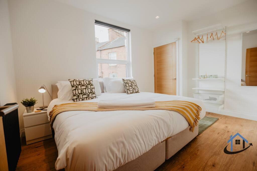 Contemporary flat, Derngate, sleeps 4, very central