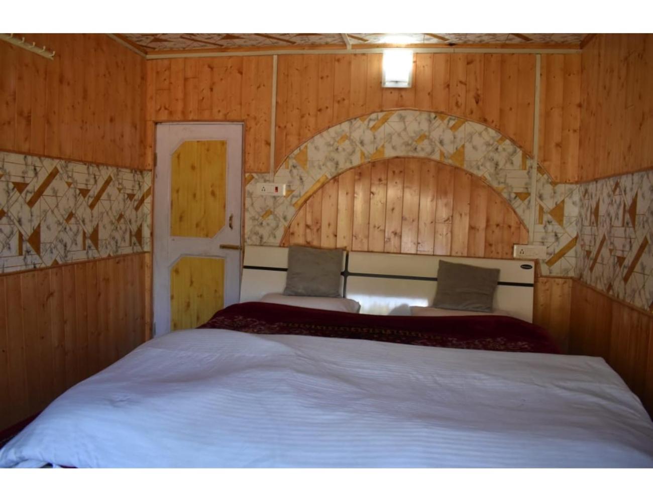 Pine View Resort, Pahalgam