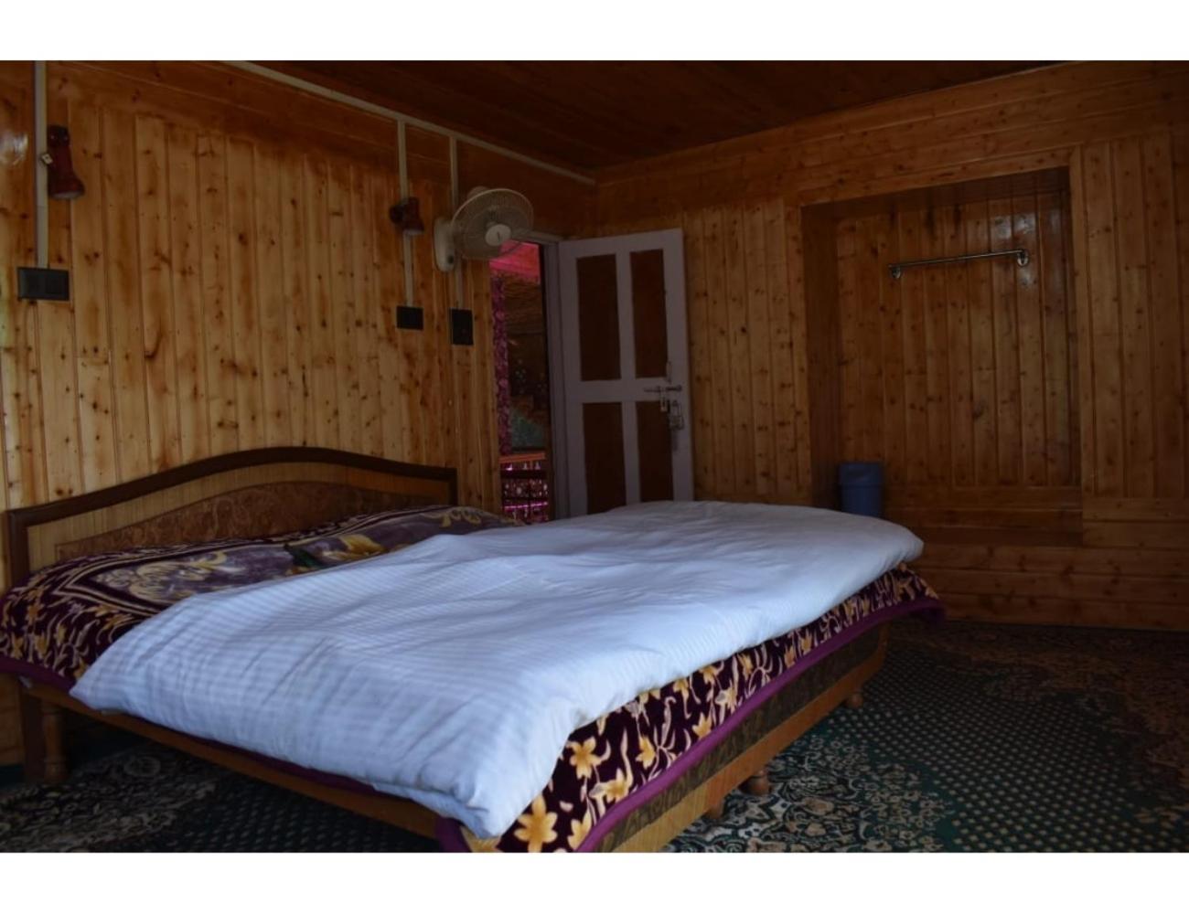 Pine View Resort, Pahalgam