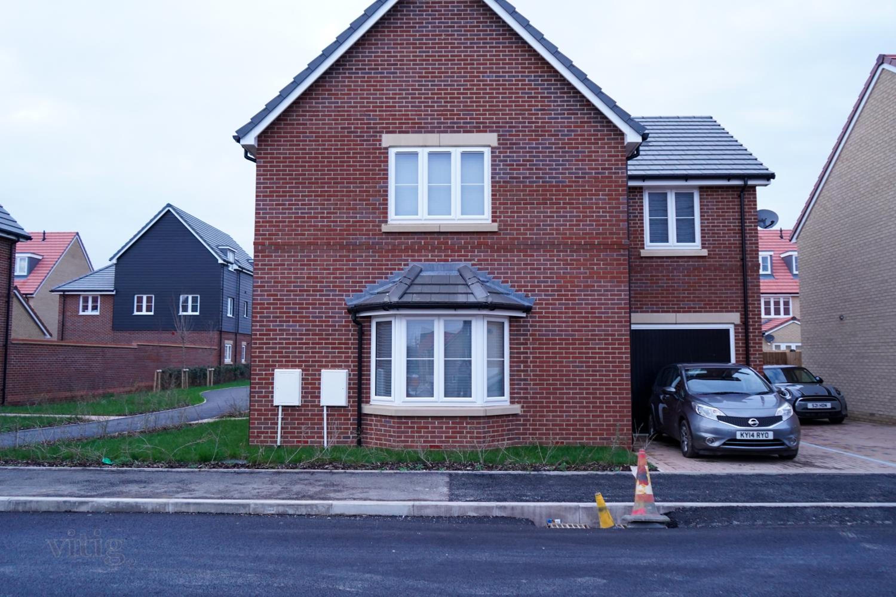 A1M Hampton Height New Entire 4bed House PE7 8SN view 5