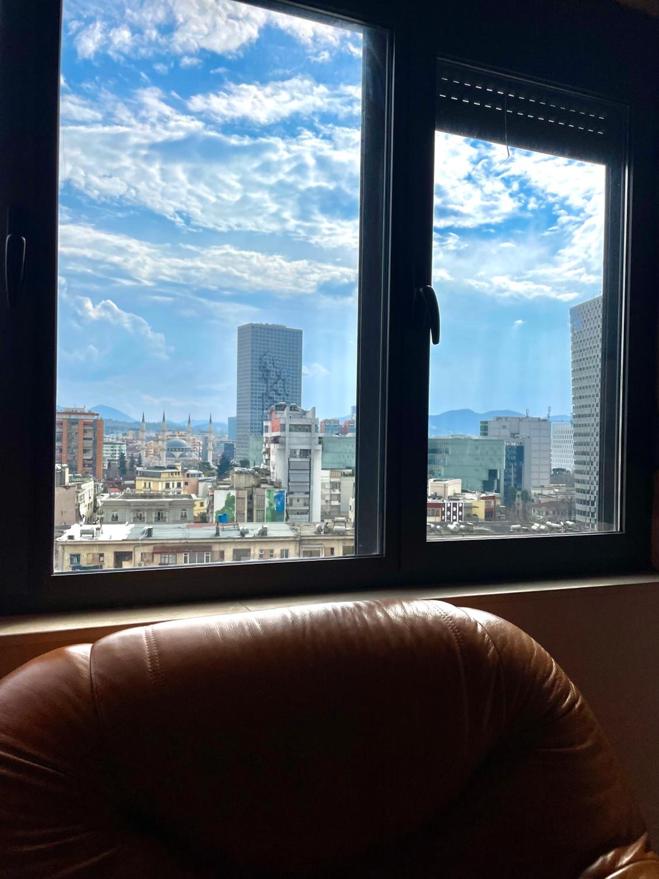 Easy Peasy - 9th floor view downtown